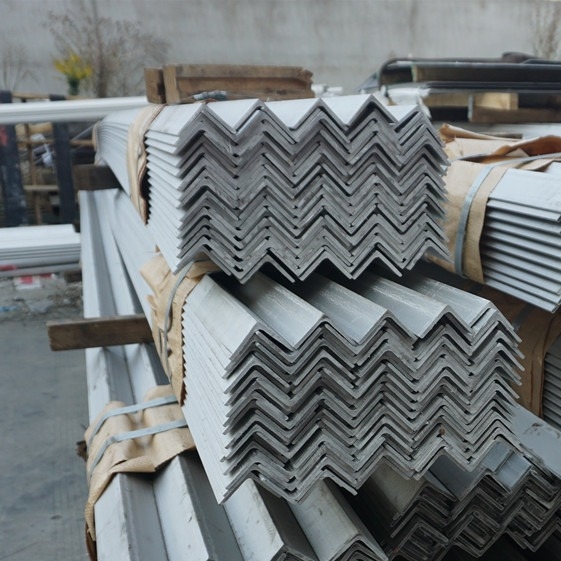 Iron Hot Rolled Steel MS Angles L Profile Equal 16mm Thickness